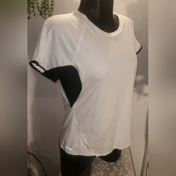 Reebok White with Black Trim Tshirt L - Picture 2 of 7